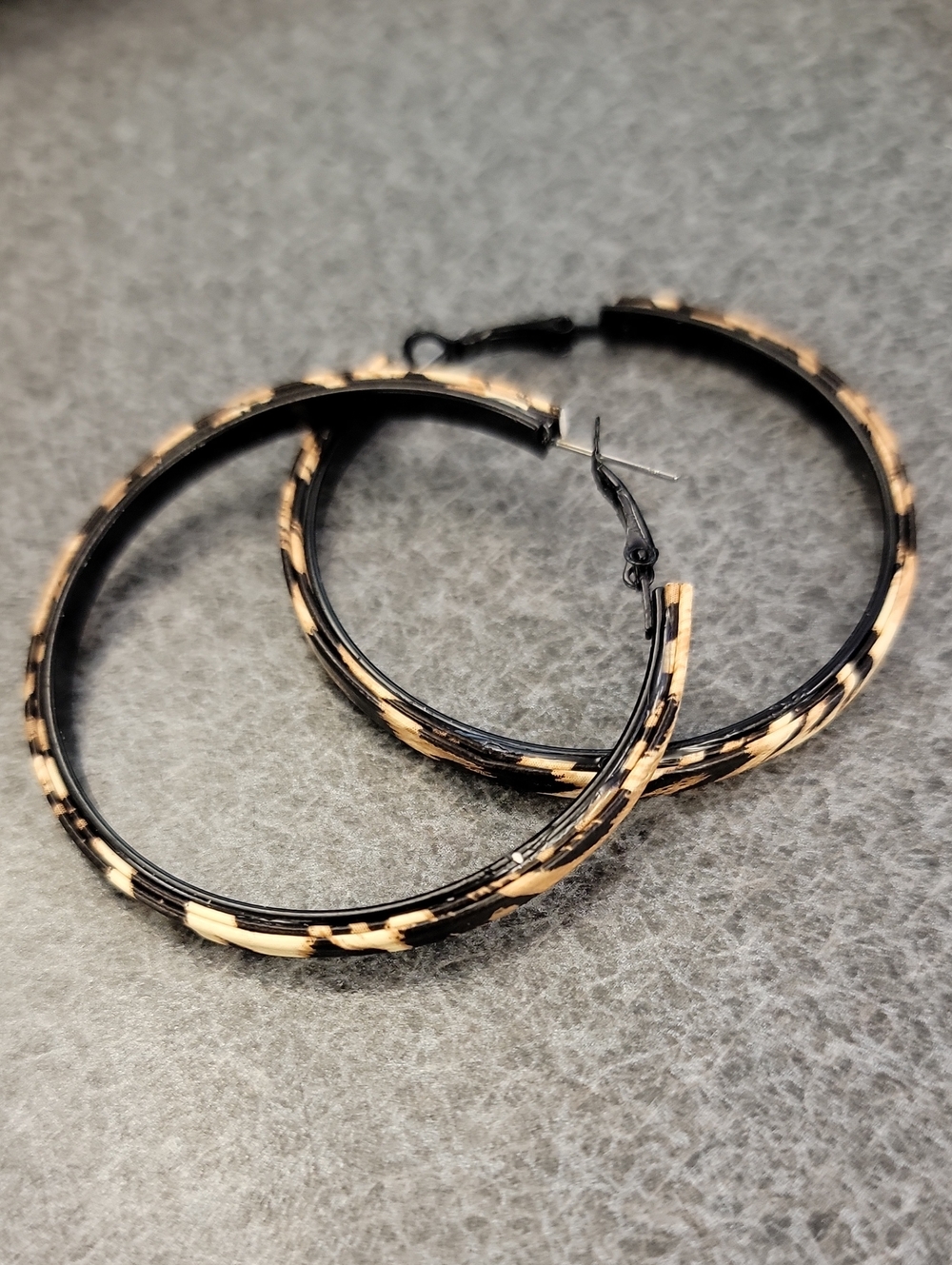 Fashion Jewelry Black and Beige Tortoise Hoop Earrings - Women Jewelry